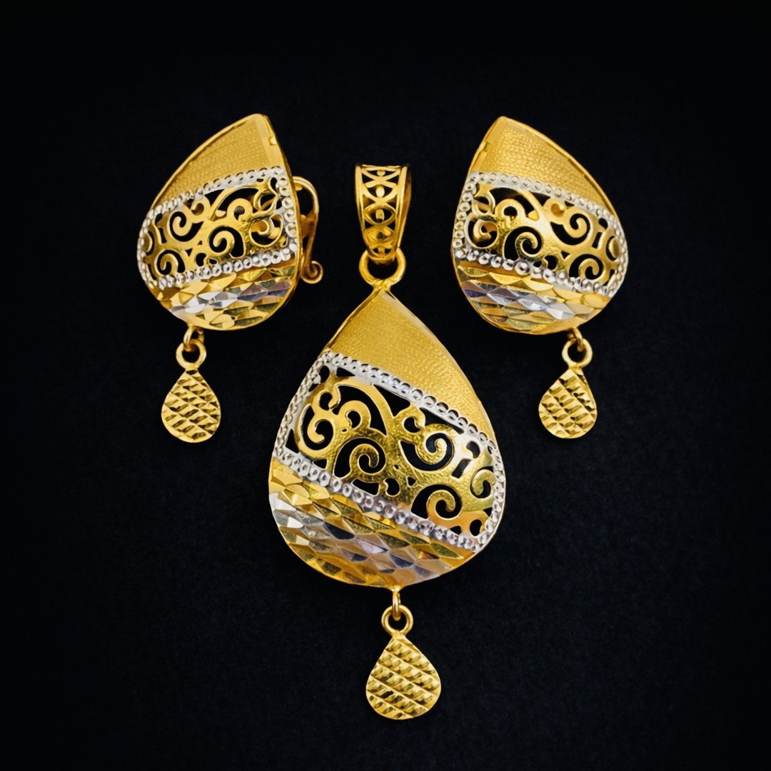 Noor Teardrop Pendant Set